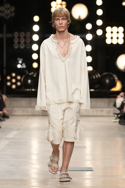 Look 25